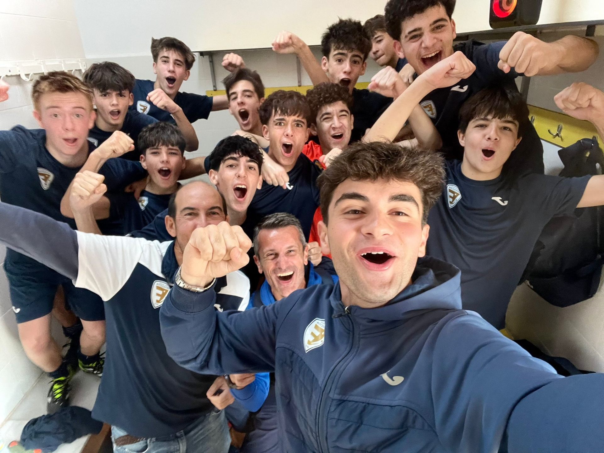 Equipo del Club Deportivo Exposición celebrando